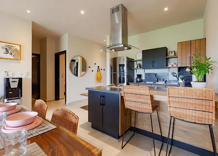 Family Retreat For 8 300 Mb 2 Gyms 6 Pools Holiday home